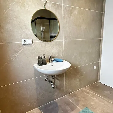 Modern With Parking & Wi-fi * Bensheim