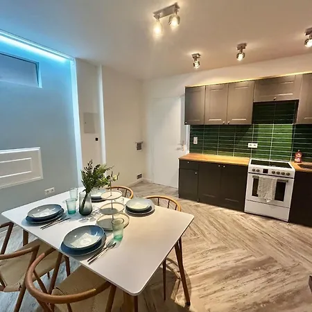 Appartement Modern With Parking & Wi-fi