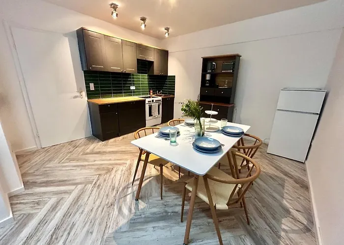 Modern With Parking & Wi-fi Apartment *